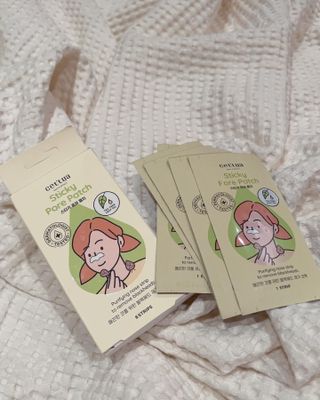 세뚜아(Cettua) 세뚜아 스티키 포어 패치 Cettua Sticky Pore Patch — 3.5점을 준 리뷰어가 2023년 8월 올린 사용 사진