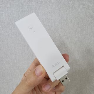 아카라 조명 스위치를 누워서 끄는 방법 (스마트 조명 스위치 2구 + 무선 리모트 스위치 1구 T1, 스마트 허브 E1) — 5점을 준 리뷰어가 2021년 11월 올린 사용 사진