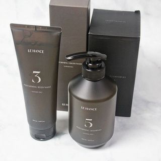 르핸스 퍼포밍 5 샴푸 비반트 포렛/베티버 포그 — 5점을 준 리뷰어가 2023년 1월 올린 사용 사진