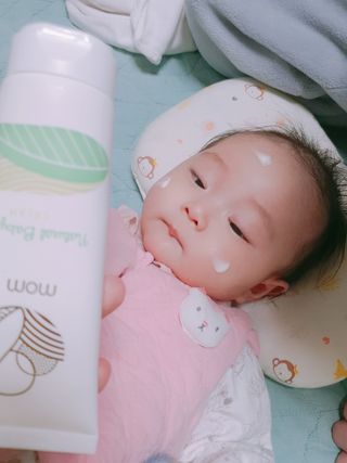 mom e 맘이 내추럴 베이비 케어 크림+바디오일 — 5점을 준 리뷰어가 2021년 1월 올린 사용 사진