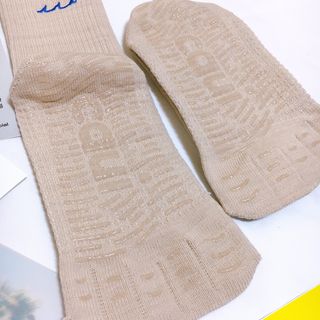 카우아이 필라테스 기어 / 스튜디오 운동을 도와주는 일체형 논슬립 발가락 양말 — 5점을 준 리뷰어가 2021년 2월 올린 사용 사진