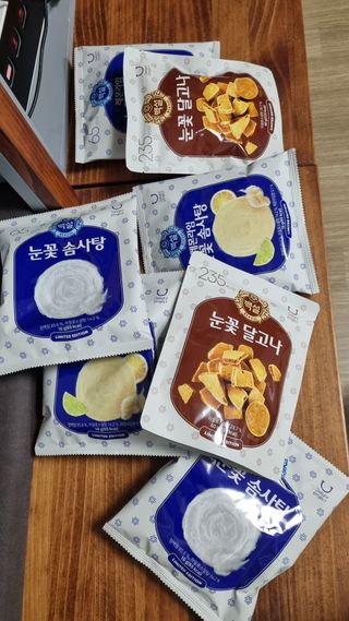 딜라이트 프로젝트  달콤한 눈꽃 간식세트( 눈꽃 솜사탕 / 레몬라임 솜사탕 / 달고나 총 7EA+스마트톡 증정) — 5점을 준 리뷰어가 2022년 4월 올린 사용 사진