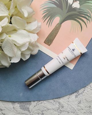 산수시 일루미네이팅 펄 영양 다크서클 스틱 아이 크림 케어 15ml — 5점을 준 리뷰어가 2021년 6월 올린 사용 사진