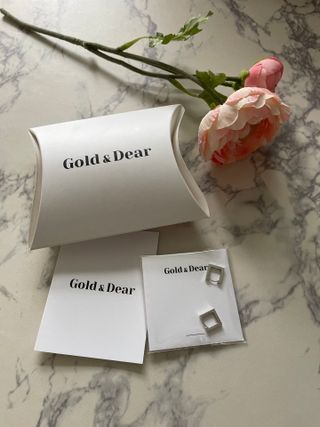 [골드앤디어] 14K 사각 네모 원터치 귀걸이_3color — 5점을 준 리뷰어가 2021년 6월 올린 사용 사진