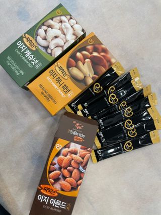 짜먹는 이지견과 짜먹는 이지아몬드, 짜먹는 이지허니피넛, 짜먹는 이지캐슈넛 각 10g X  10포 — 4점을 준 리뷰어가 2021년 3월 올린 사용 사진