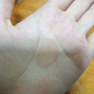 썸헤어 / SUMHAIR 썸헤어 실키 테라피 헤어 에센스 — 5점을 준 리뷰어가 2021년 4월 올린 사용 사진