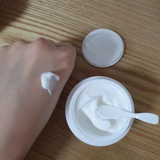 매스티나 매스틱 퓨어 컴플렉션 크림 — 5점을 준 리뷰어가 2021년 1월 올린 사용 사진