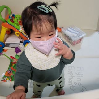 애니가드키즈 새부리형 KF94  5컬러 각 10매입 [화이트, 블랙, 크리미베이지, 코튼핑크, 그레이] 3-6세 — 5점을 준 리뷰어가 2022년 2월 올린 사용 사진