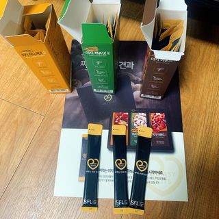 짜먹는 이지견과 짜먹는 이지아몬드, 짜먹는 이지허니피넛, 짜먹는 이지캐슈넛 각 10g X  10포 — 3.5점을 준 리뷰어가 2021년 2월 올린 사용 사진