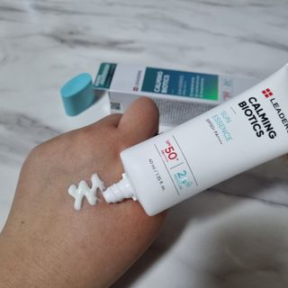 리더스코스메틱 리더스 카밍 바이오틱스 선 에센스 SPF 50+ PA++++ — 5점을 준 리뷰어가 2022년 5월 올린 사용 사진