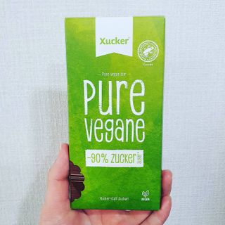 당류2g 자일리톨로 단맛을낸 슈카 퓨어비건 무설탕초콜릿 Xucker vegan 2개입 — 4점을 준 리뷰어가 2021년 4월 올린 사용 사진