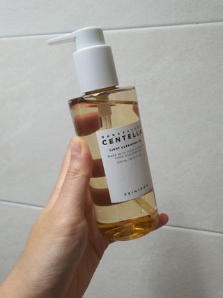스킨1004 [SKIN1004] 마다가스카르 센텔라 라이트 클렌징 오일 200ml — 5점을 준 리뷰어가 2024년 7월 올린 사용 사진