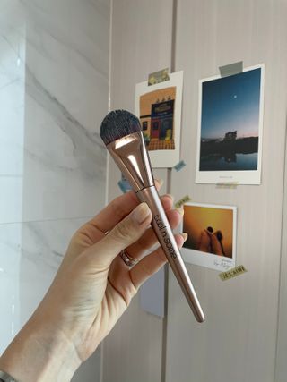 [툴앤썸] 메이크업 브러시로 바르고 호빵 스펀지로 클렌징하는 A-Z 뷰티툴 5종 — 5점을 준 리뷰어가 2021년 2월 올린 사용 사진