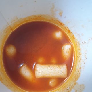 유비쿡 컵떡볶이 매운컵떡볶이2개/ 짜장컵떡볶이 2개  총 4개세트 — 5점을 준 리뷰어가 2021년 2월 올린 사용 사진