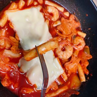 빨간키트 떡볶이 밀키트 2~3인분 매운맛 국물 떡볶이 만들기 쉬운 황금 레시피 분말 소스로 간편한 요리 — 5점을 준 리뷰어가 2021년 8월 올린 사용 사진