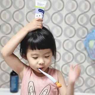 닥터데디스 안심저불소 키즈치약 (라즈베리, 청포도향 중 택 1) 60g +  여행용 미니 치약 15g — 5점을 준 리뷰어가 2022년 7월 올린 사용 사진