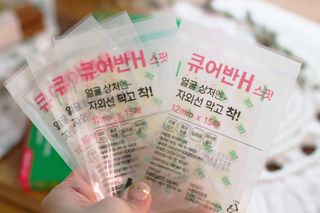 [큐어반H 스팟] 자외선 99프로 차단되는 스틱타입 스팟밴드(1팩 / 66매입) — 5점을 준 리뷰어가 2022년 12월 올린 사용 사진