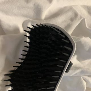 온가족 시원한샴푸 깨끗한두피 샴푸브러쉬 두피스케일링 히트팡블랙에디션 — 5점을 준 리뷰어가 2021년 8월 올린 사용 사진