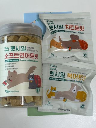 [펫시밀] 원물그대로 영양듬뿍 진공동결건조 북어트릿75g,치킨트릿100g,연어트릿75g 강아지 고양이 간식 — 5점을 준 리뷰어가 2023년 5월 올린 사용 사진