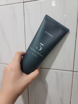 르핸스 퍼포밍 3 바디워시 비반트포렛/베티버포그 — 5점을 준 리뷰어가 2022년 12월 올린 사용 사진