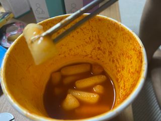 유비쿡 컵떡볶이 매운컵떡볶이2개/ 짜장컵떡볶이 2개  총 4개세트 — 5점을 준 리뷰어가 2021년 7월 올린 사용 사진