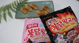 삼양냉동 [삼양] 얇은피불닭왕교자+얇은피까르보불닭왕교자 총4팩 — 4.5점을 준 리뷰어가 2021년 2월 올린 사용 사진