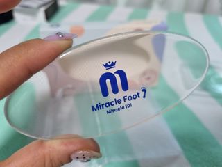 미라클풋 유리발각질제거기 물없이 쓱싹쓱싹 몇번만에 발각질 완벽제거 — 5점을 준 리뷰어가 2021년 10월 올린 사용 사진