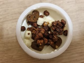매일바이오 그릭요거트 오리지널 플레인 4개, 로스터리 커피믹스 4개 — 4점을 준 리뷰어가 2021년 12월 올린 사용 사진