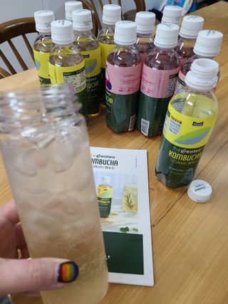 더그레잇티 콤부차 300ml *12개입 (오리지널 6개+베리리치 6개) — 5점을 준 리뷰어가 2022년 7월 올린 사용 사진