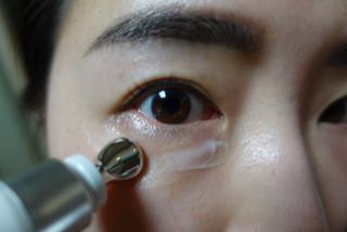 산수시 일루미네이팅 펄 영양 다크서클 스틱 아이 크림 케어 15ml — 4점을 준 리뷰어가 2021년 6월 올린 사용 사진