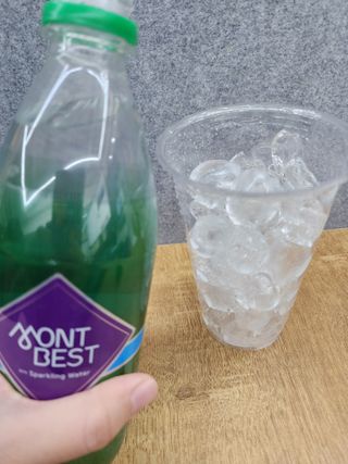 몽베스트 Montbest with Sparkling water Plain 20병 — 5점을 준 리뷰어가 2022년 11월 올린 사용 사진