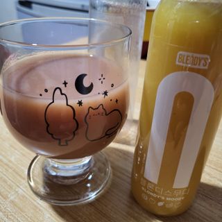 BLENDY'S 핑크 스무디+블론디 스무디 — 5점을 준 리뷰어가 2021년 12월 올린 사용 사진