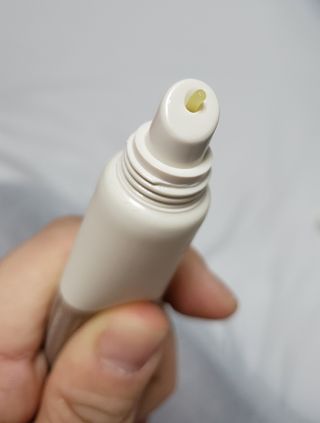 [후르디아] 올리브영 착한보습 비건 립버터 2종 — 5점을 준 리뷰어가 2023년 1월 올린 사용 사진