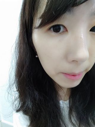 AHC 아우라 시크릿 톤업 벨벳 — 4점을 준 리뷰어가 2021년 4월 올린 사용 사진