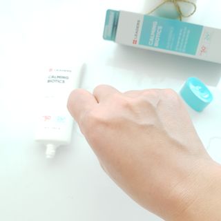 리더스코스메틱 리더스 카밍 바이오틱스 선 에센스 SPF 50+ PA++++ — 5점을 준 리뷰어가 2022년 5월 올린 사용 사진