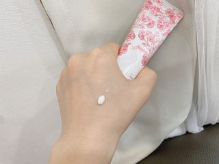 더사가오브수 [사가수] 사계절 원료를 담아내어 진한 보습을 선사하는, 효혜윤 보태니컬 에너지 핸드크림 세트 — 5점을 준 리뷰어가 2023년 3월 올린 사용 사진