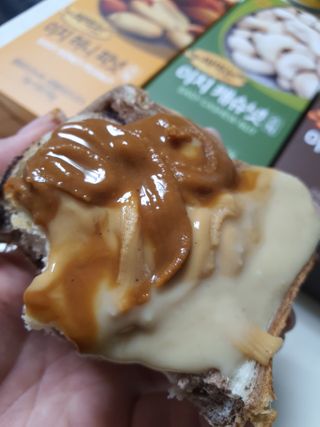 짜먹는 이지견과 짜먹는 이지아몬드, 짜먹는 이지허니피넛, 짜먹는 이지캐슈넛 각 10g X  10포 — 5점을 준 리뷰어가 2021년 2월 올린 사용 사진