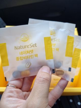 네이처셋 멀티비타민 종합비타민팩 1개월분 — 5점을 준 리뷰어가 2021년 7월 올린 사용 사진