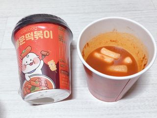 유비쿡 컵떡볶이 매운컵떡볶이2개/ 짜장컵떡볶이 2개  총 4개세트 — 4.5점을 준 리뷰어가 2021년 3월 올린 사용 사진