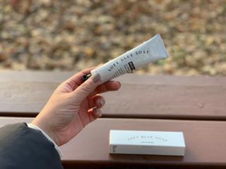 멈칫(MUMCHIT) 넥퍼퓸 NECKPERFUME 2가지 향 — 5점을 준 리뷰어가 2021년 11월 올린 사용 사진