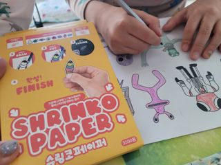 워터멜론컴퍼니 슈링코 페이퍼 3개 Set / 슈링클스 호환 종이 키링 만들기 미술놀이 재료 키트 — 5점을 준 리뷰어가 2022년 11월 올린 사용 사진