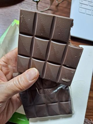 당류2g 자일리톨로 단맛을낸 슈카 퓨어비건 무설탕초콜릿 Xucker vegan 2개입 — 5점을 준 리뷰어가 2021년 4월 올린 사용 사진