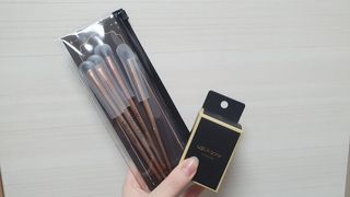 툴앤썸 로즈골드 에디션 아이 메이크업 브러쉬 4종+툴앤썸 어썸 블랙 멜로우 블렌딩 스펀지 — 5점을 준 리뷰어가 2021년 2월 올린 사용 사진