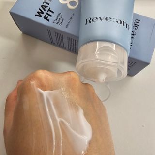 나우 [리브엠]피부 속부터 겹겹이, 촘촘하게! 워터핏8중 수분착붙 크림 — 5점을 준 리뷰어가 2025년 5월 올린 사용 사진