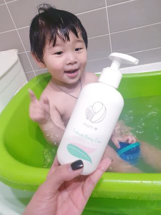 mom e 맘이 내추럴 베이비 케어 샴푸앤바스+로션 — 4점을 준 리뷰어가 2021년 1월 올린 사용 사진