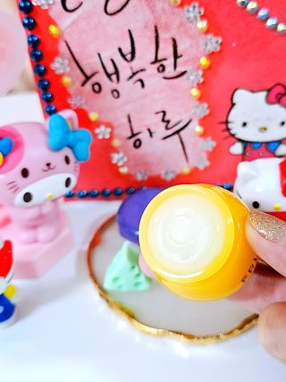 틱톡 [후르디아] 튼입술해결템 올리브영 블루베리 하이드레이팅 허니 립밤 — 5점을 준 리뷰어가 2023년 12월 올린 사용 사진