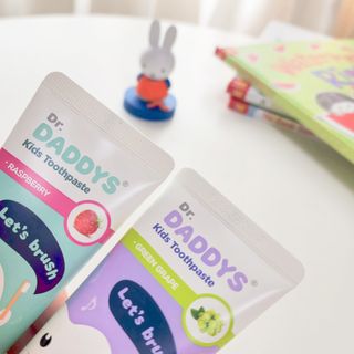 닥터데디스 안심저불소 키즈치약 (라즈베리, 청포도향 중 택 1) 60g +  여행용 미니 치약 15g — 5점을 준 리뷰어가 2022년 8월 올린 사용 사진