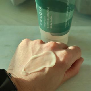 [후르디아] 올리브영 저자극 비건바디로션 — 5점을 준 리뷰어가 2023년 3월 올린 사용 사진
