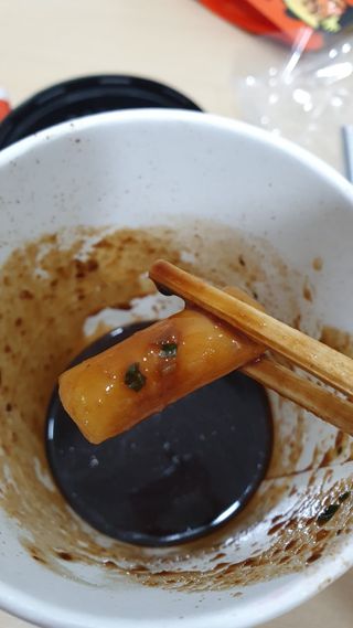 유비쿡 컵떡볶이 매운컵떡볶이2개/ 짜장컵떡볶이 2개  총 4개세트 — 4점을 준 리뷰어가 2021년 3월 올린 사용 사진