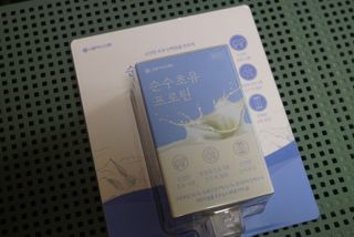 서울약사신협_순수초유프로틴_2.5gx30포 — 5점을 준 리뷰어가 2021년 11월 올린 사용 사진